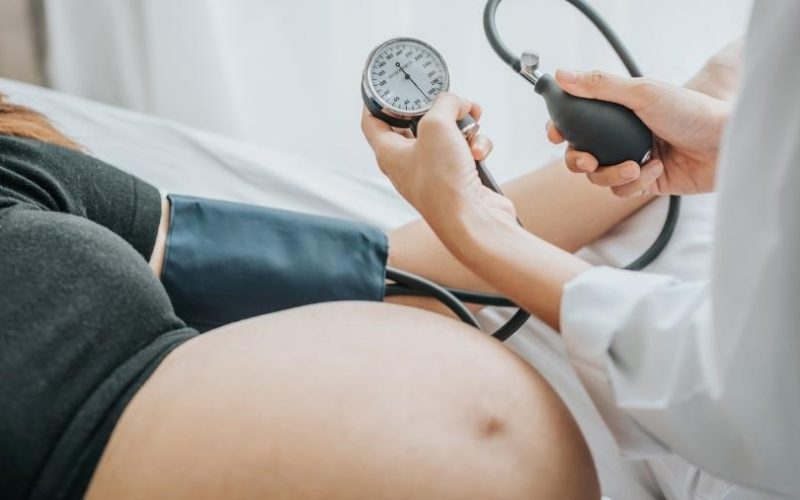 gravidez-e-hipertensao-pressao-alta-pre-eclampsia-gravida-hipertensa-1616431354517_v2_900x506